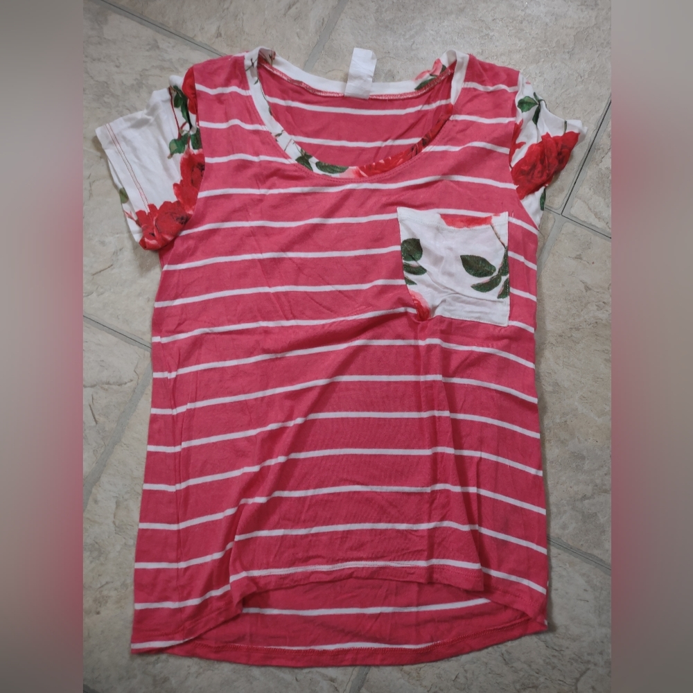 oney and lace Dixon pocket t shirt. Pink stripe floral xs